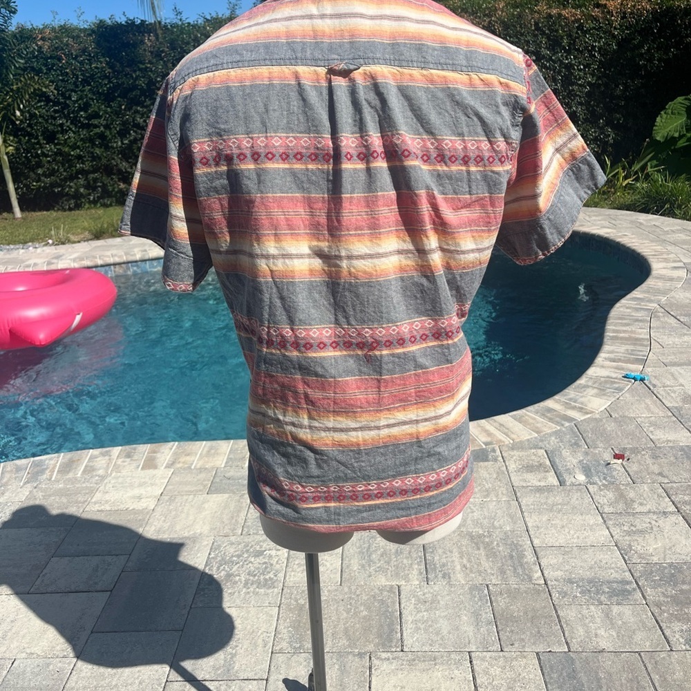 Lost 100% cotton Size Large short shelve button down. - Picture 4 of 8